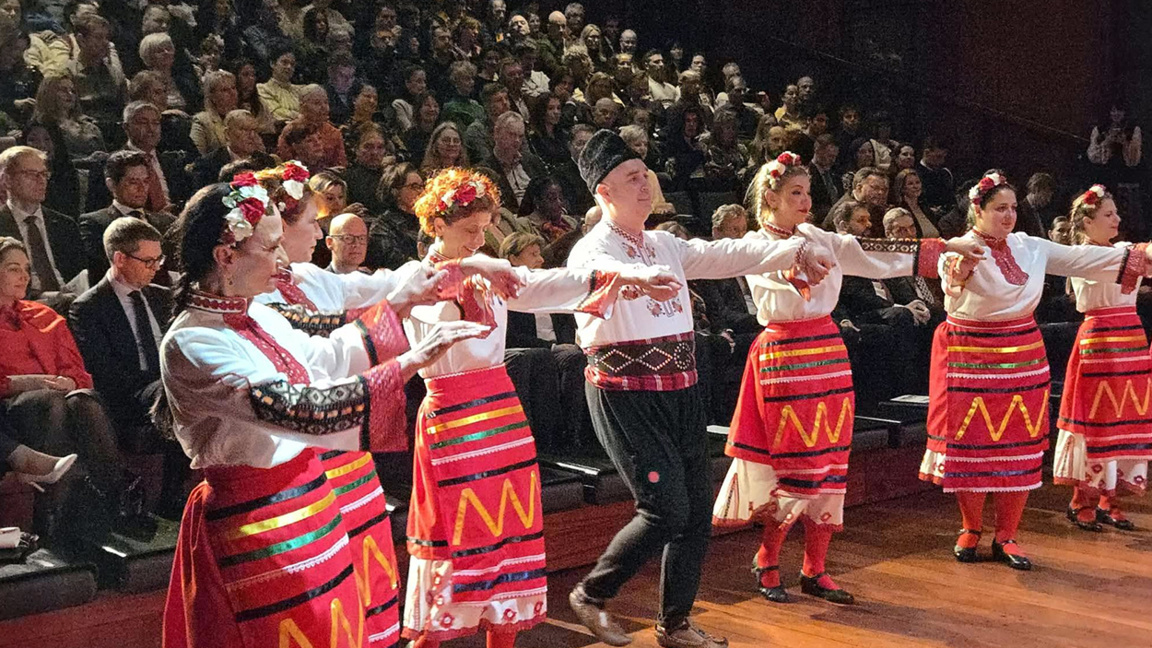 "Вангелов" и "Рипни-ка" представиха българския фолклор пред 250 гости в Осло
