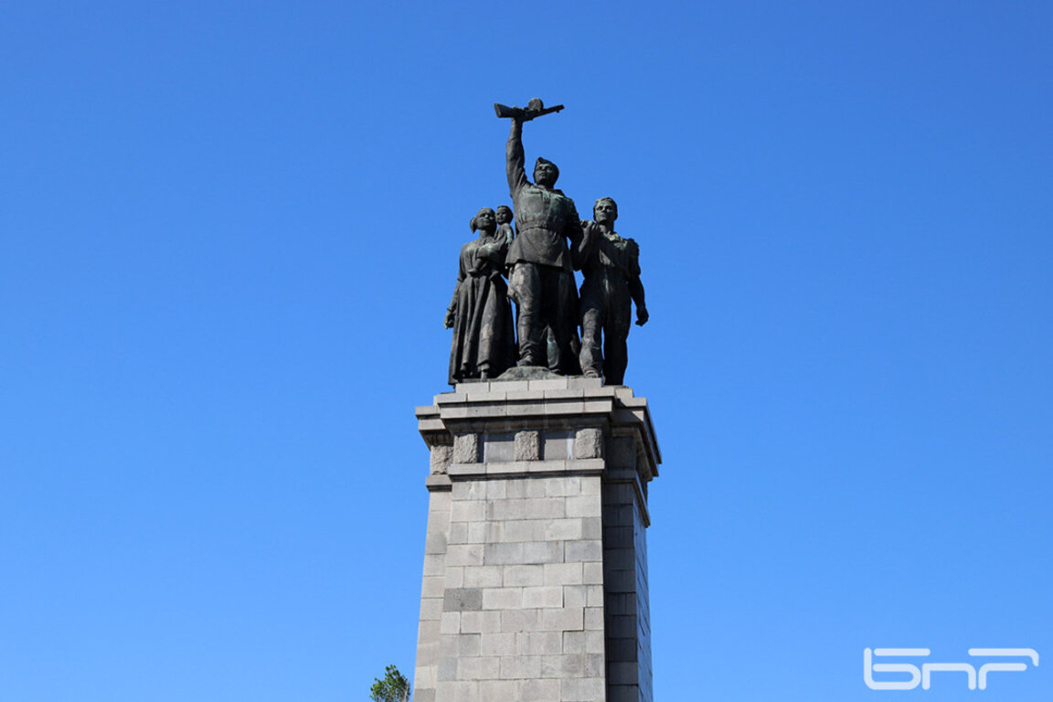 Organizații civile la protest  în Sofia, cer mutarea monumentului Armatei Sovietice