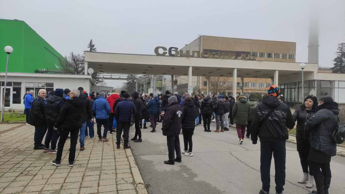 Работници от Свищов протестират, не са получавали заплати от септември 2025 г.