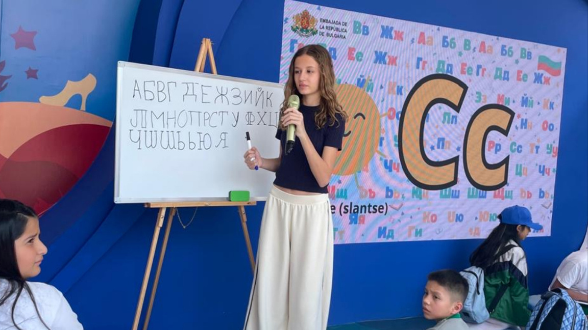 Bulgaria presents the Cyrillic alphabet at FiLiAZ Children’s Book Fair in Mexico