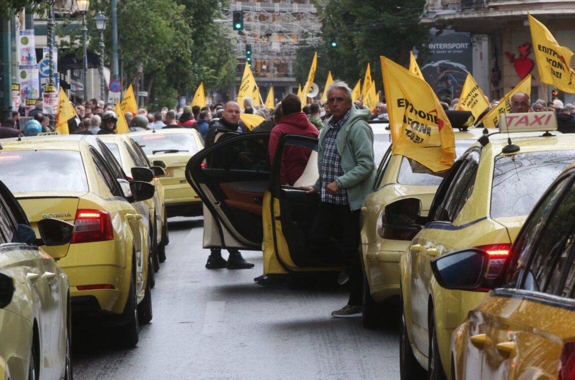 Таксиметровите шофьори в Гърция протестират срещу спорен проектозакон