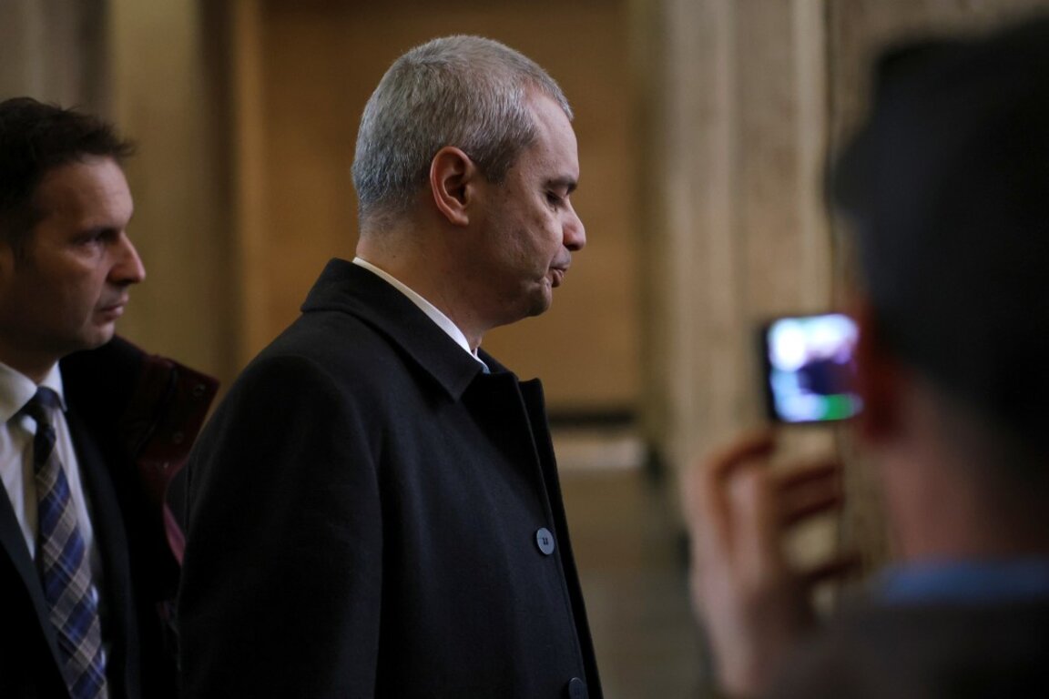 СГС гледа въззивна мярка на задържаните от протеста на „Възраждане” пред Дома на Европа на 22 февруари. На снимката: председателят на „Възраждане” Костадин Костадинов.