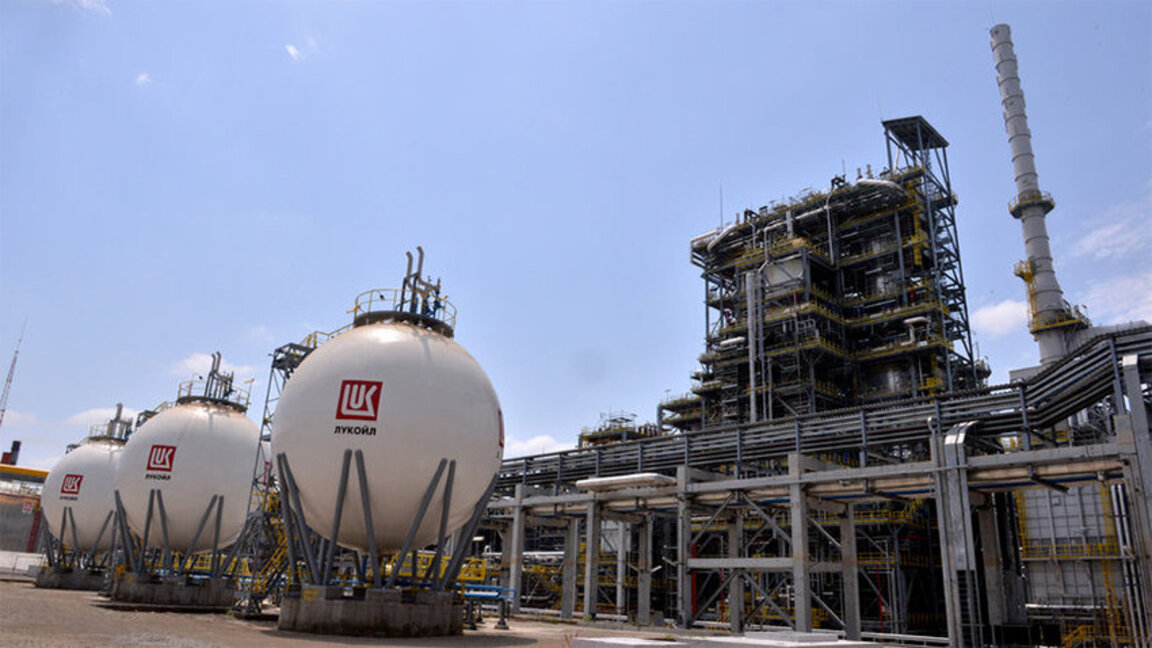 Lukoil Neftohim Burgas will process Russian oil for another year, MPs decide
