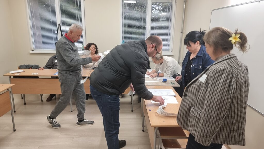 В секция във Финансово-стопанска гимназия "Атанас Буров" в Хасково.