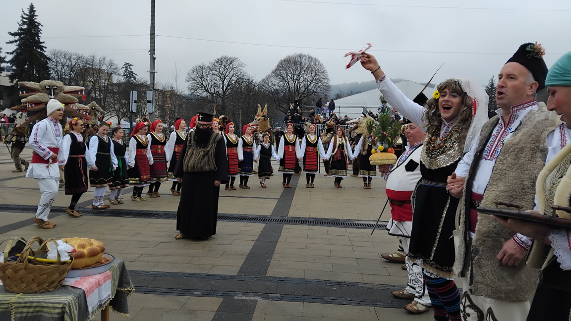Фестивалът на маскарадните игри "Сурва" в Перник е в разгара си