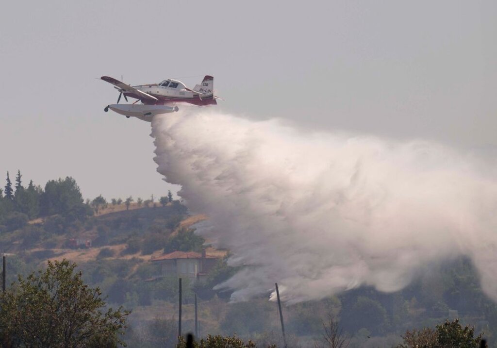 Șase țări europene ajută Bulgaria să combată incendiile
