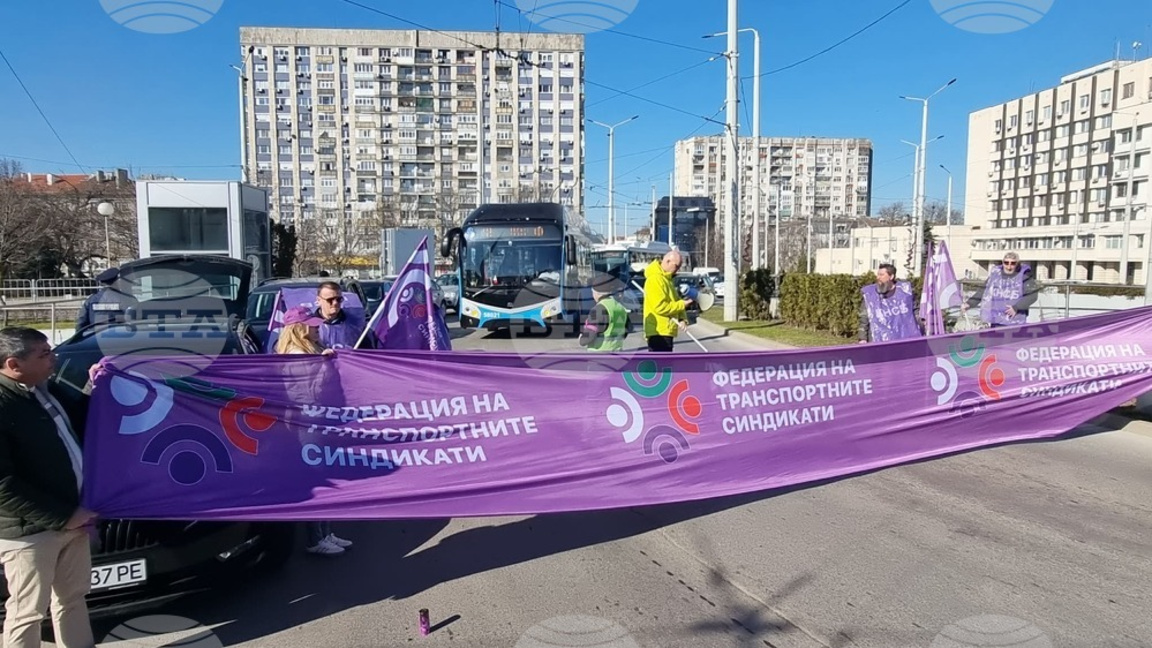 Блокади в Русе заради протест на транспортните работници