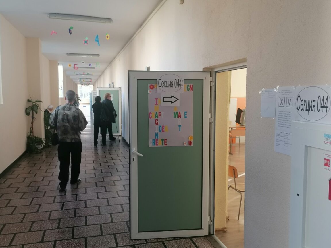 Под 25% избирателна активност към 16ч. на балотажа в община Казанлък