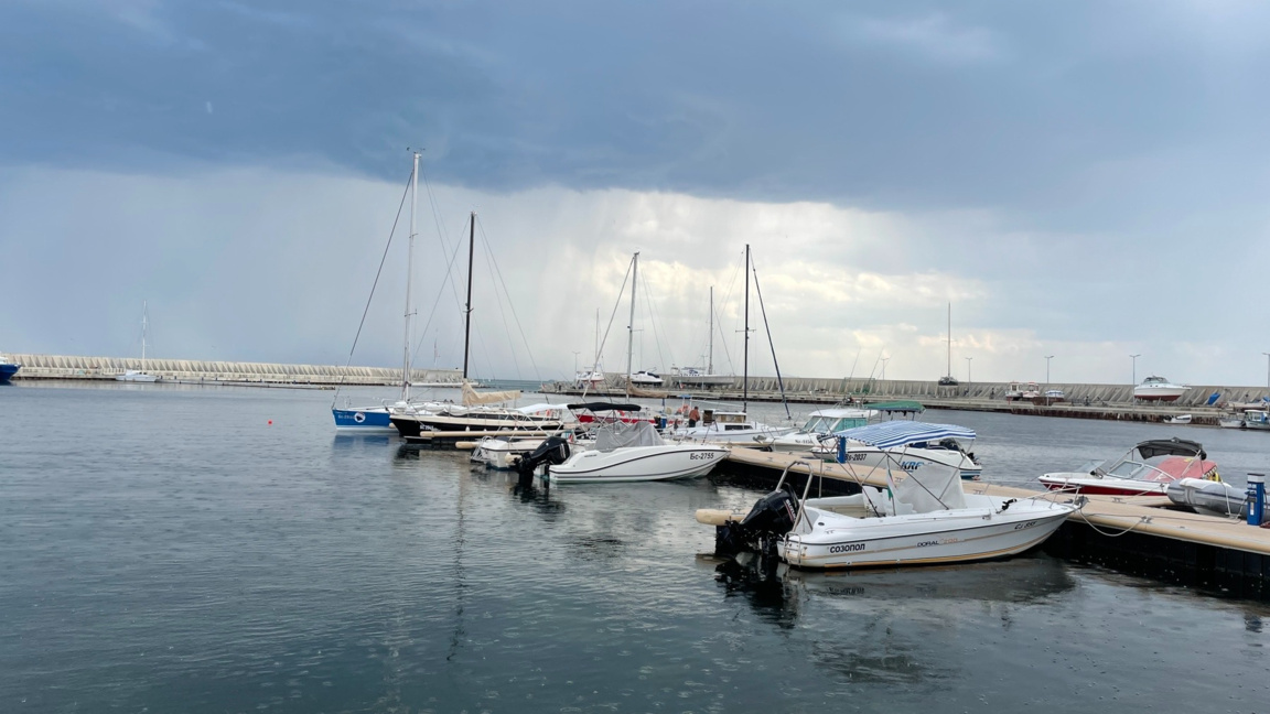 Пристанището в Сарафово, снимката е илюстративна