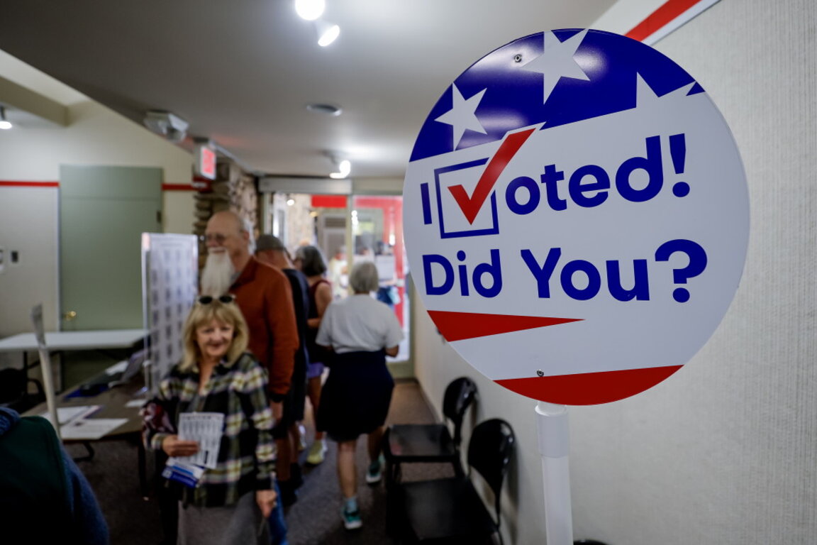 Близо 13 млн. избиратели вече са дали гласа си на президентския вот в САЩ