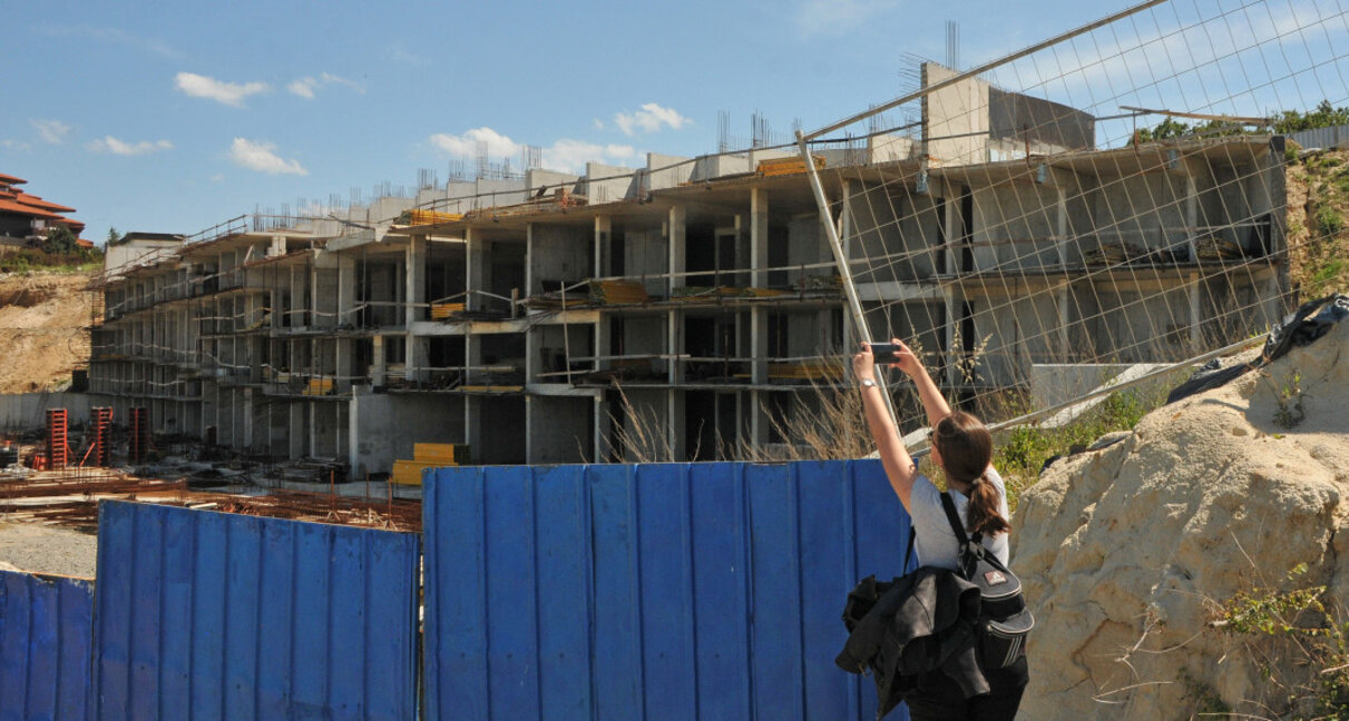 Как се издават строителни книжа и незаконното строителство става законно?