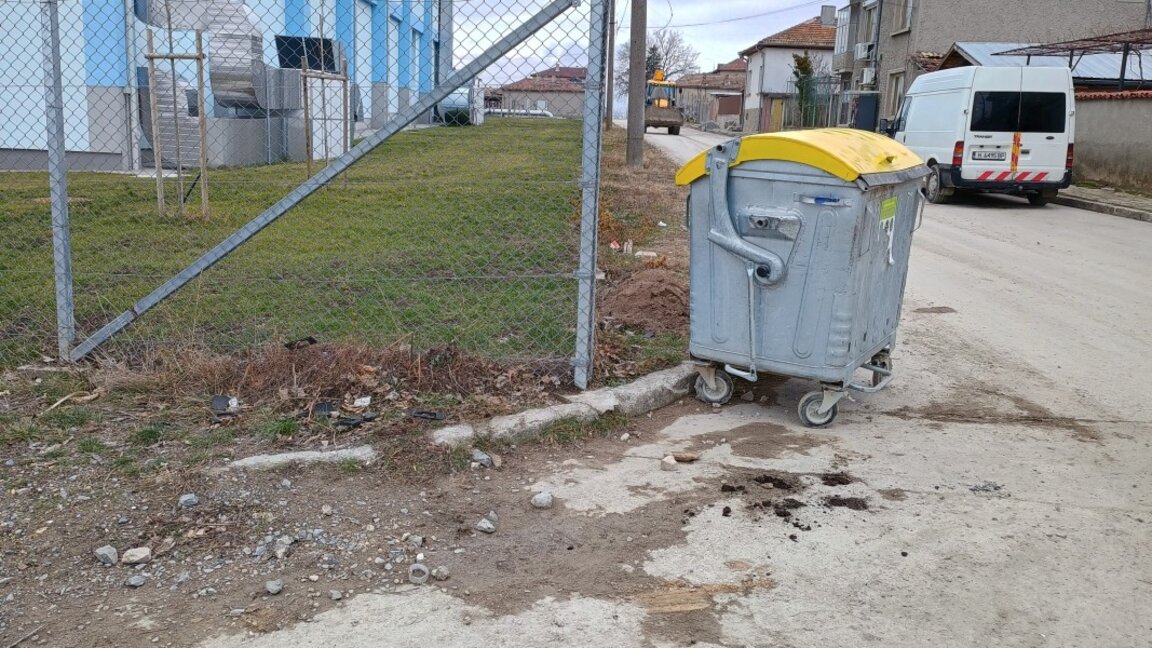 Разбита улица чака асфалт