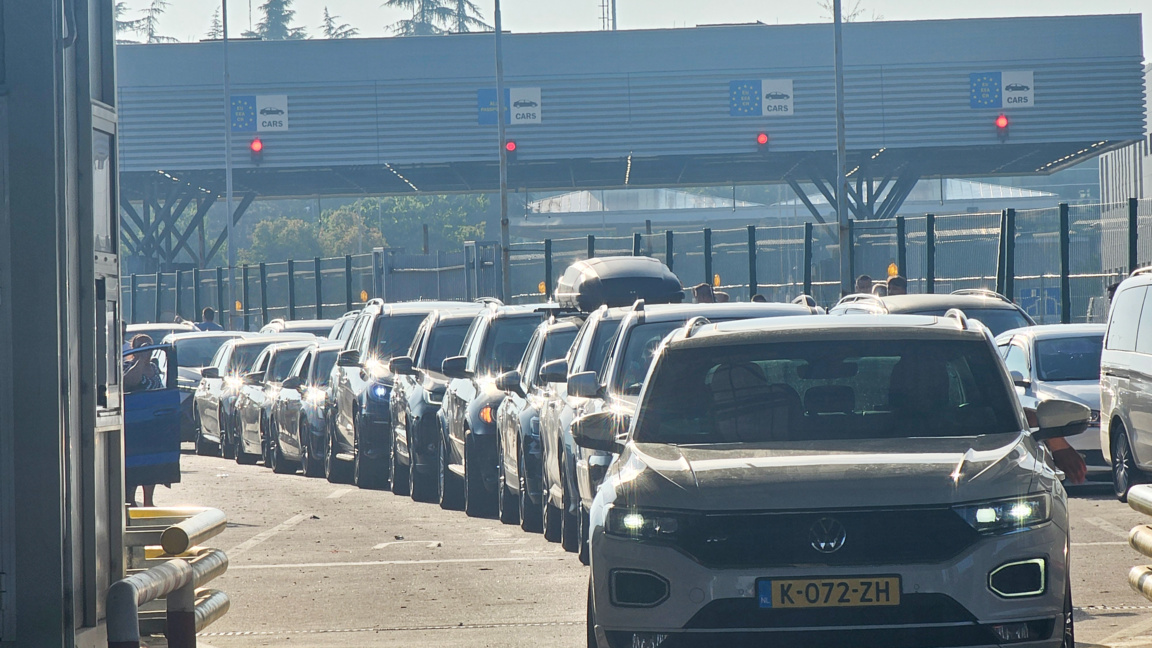 Trafic intense au poste-frontière "Kapitan Andréévo"