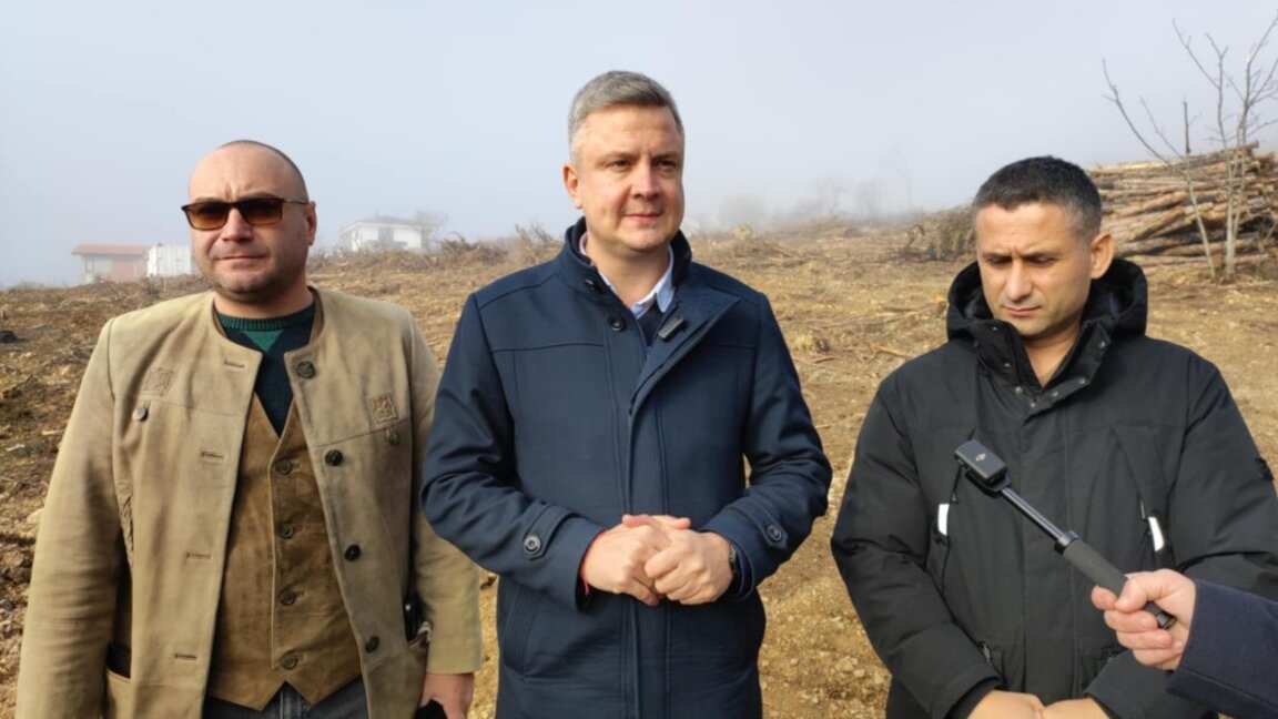 Общината организира акция по залесяване на опожарената гора в местността  „7-и километър“