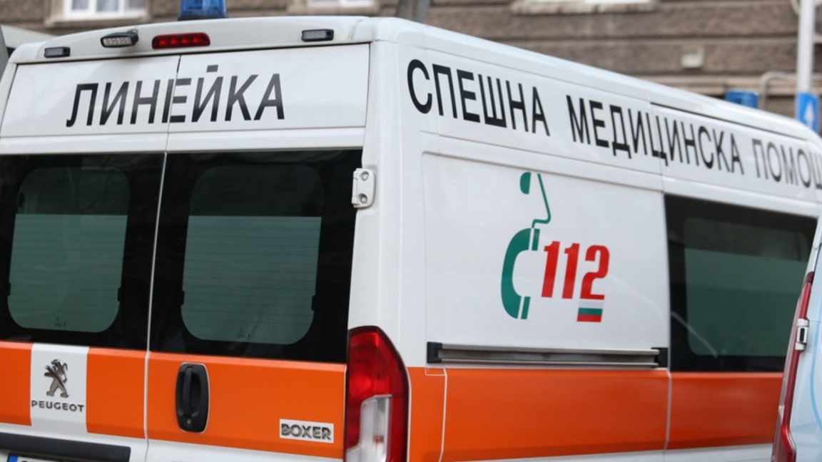 Катастрофа между Ястребово и Средец затруднява движението