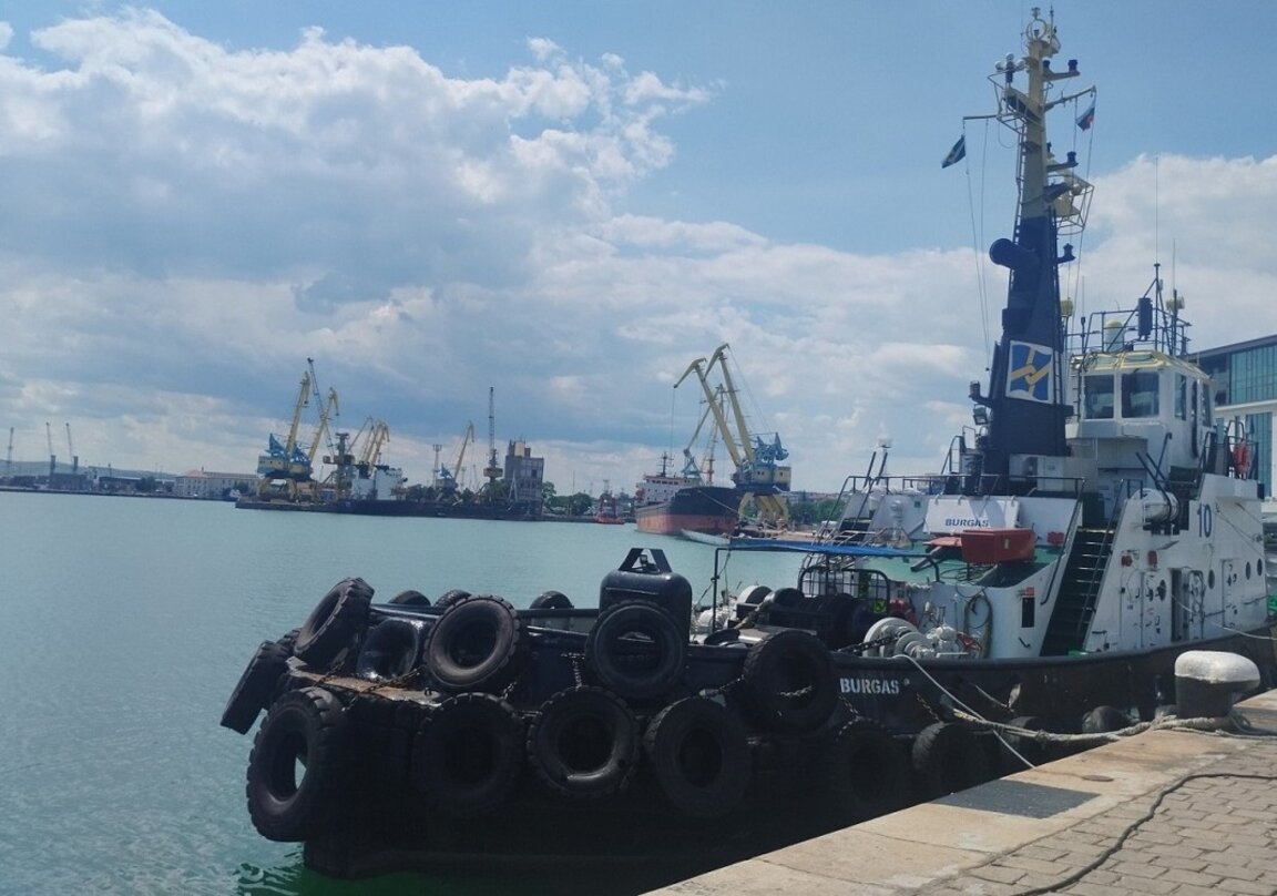 Ускоряват митническата обработка на контейнерите на пристанище Бургас