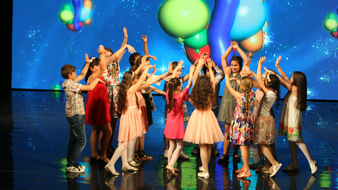 Вълшебна сцена във Варна за деца с любими поп звезди