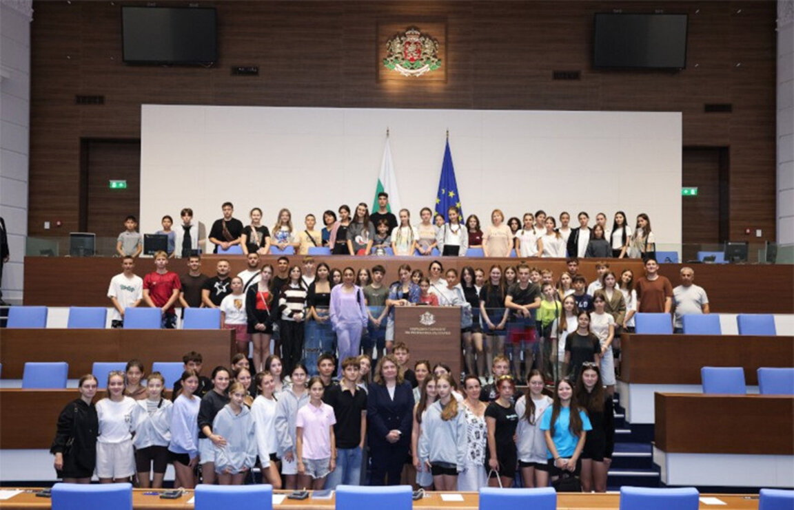 Народное собрание приветствовало детей из болгарской общины в Молдове