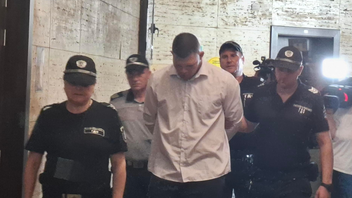 Врачанският  Окръжен съд остави в ареста 21 годишния шофьор, обвинен за катастрофата  край Мездра