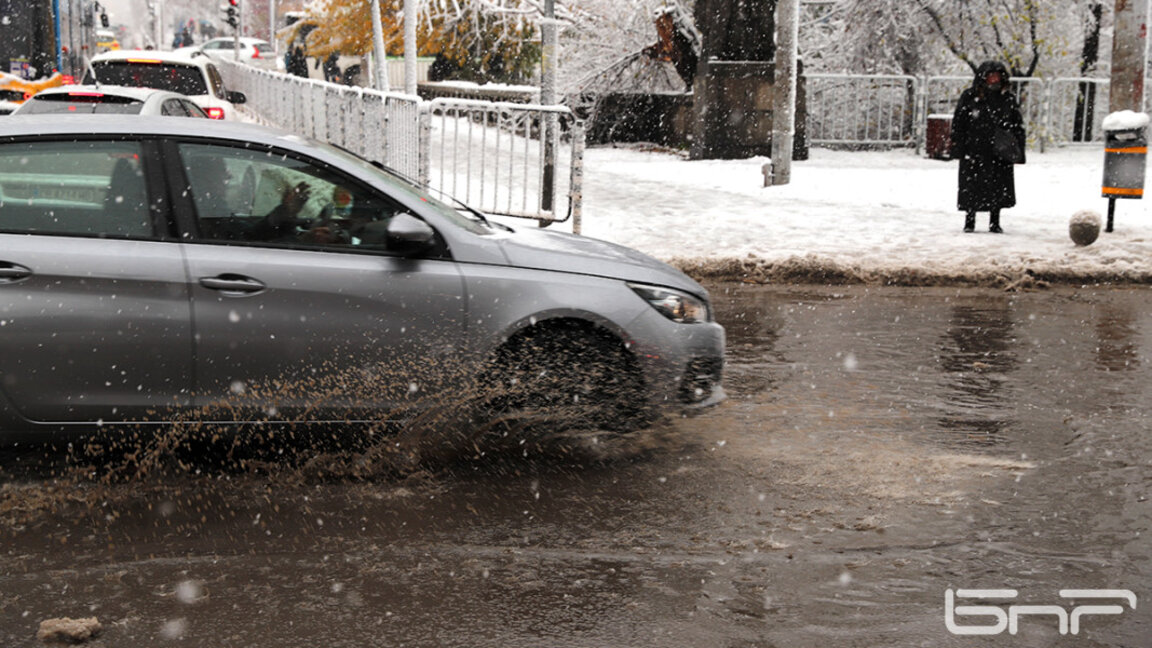 Усложнена е пътната обстановка в Плевенско