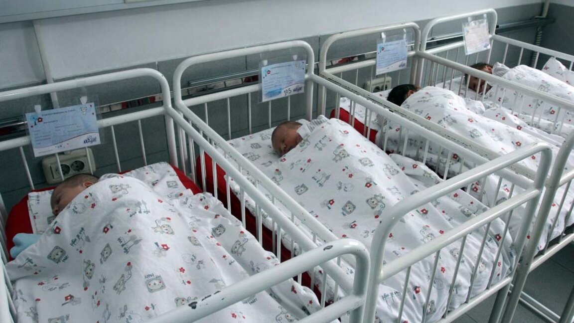 Нараства средната възраст за първо дете, но има и родилки на 13 г.