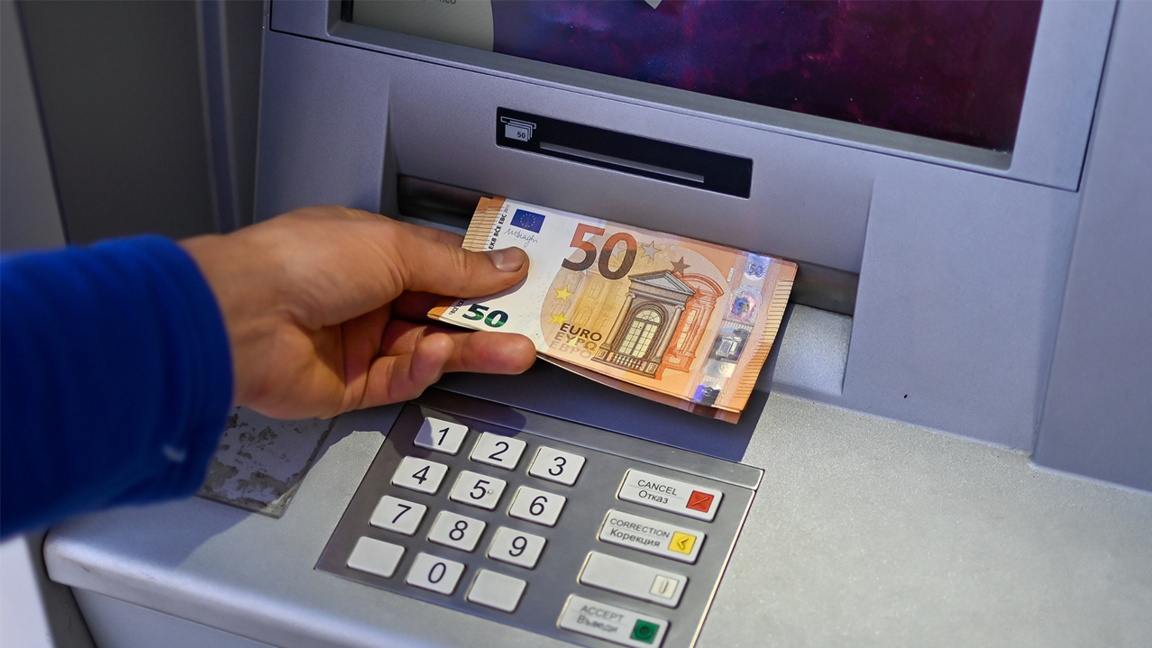 Băncile își reconfigurează sistemele de plată în euro până la 2 ianuarie 2026