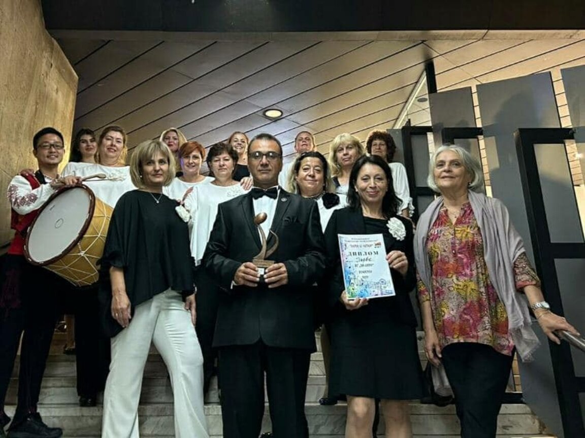 Да живееш с музиката - историята на хор "Да Капо"