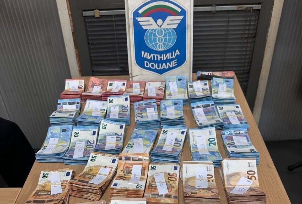 Задържаха близо 125 000 недекларирани евро на "Капитан Андреево"
