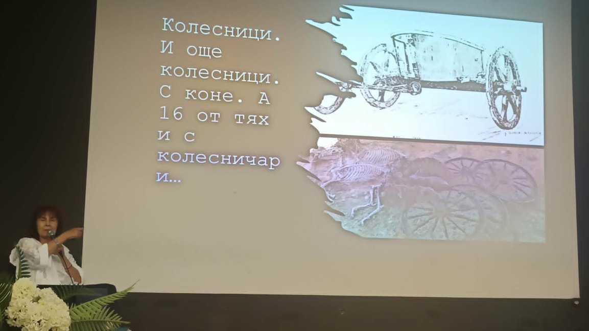 Доц. Вачкова по време на представянето
