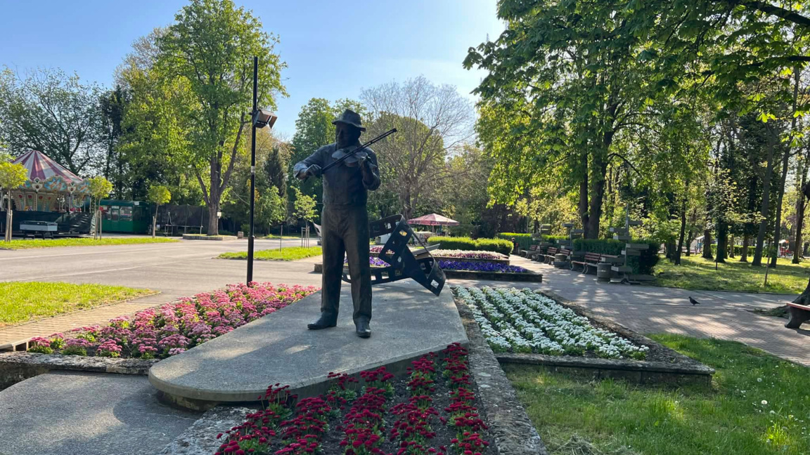Паметникът на Тодор Колев в Шумен