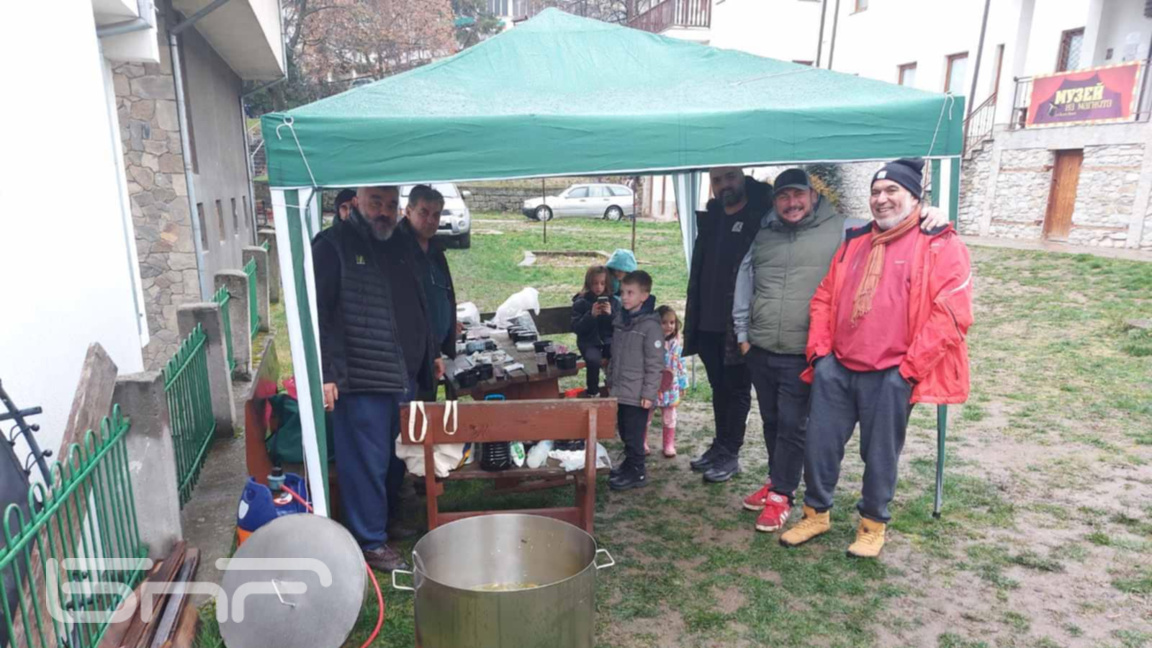 15 български шкипери на яхти дариха рибен курбан в Момчиловци