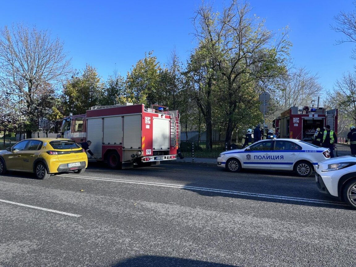Автомобил се е запалил в буферния паркинг на метростанция "Стадион Васил Левски"