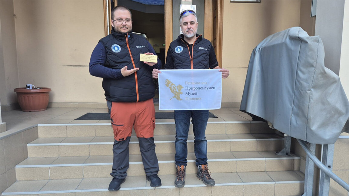 Scientists looking for additions to the ice aquarium in Plovdiv during their stay in Antarctica