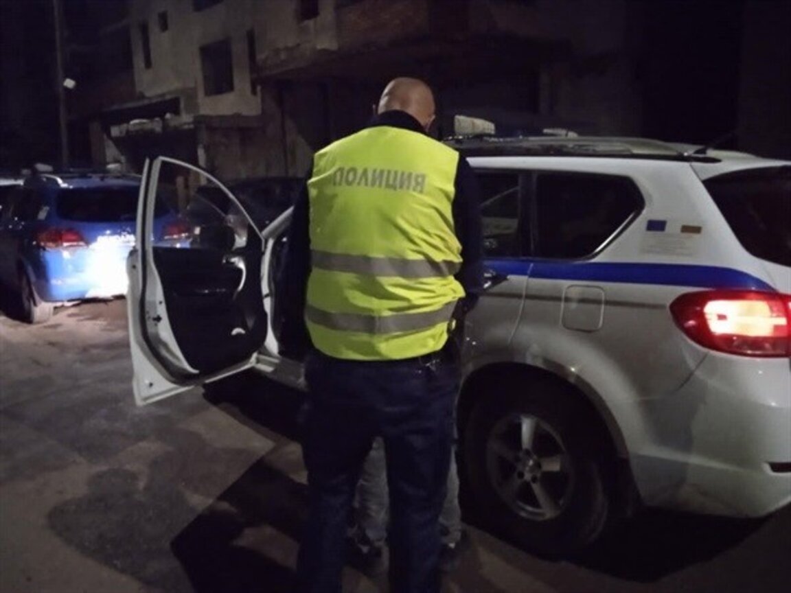 Задържаха четирима души за побой и кражба