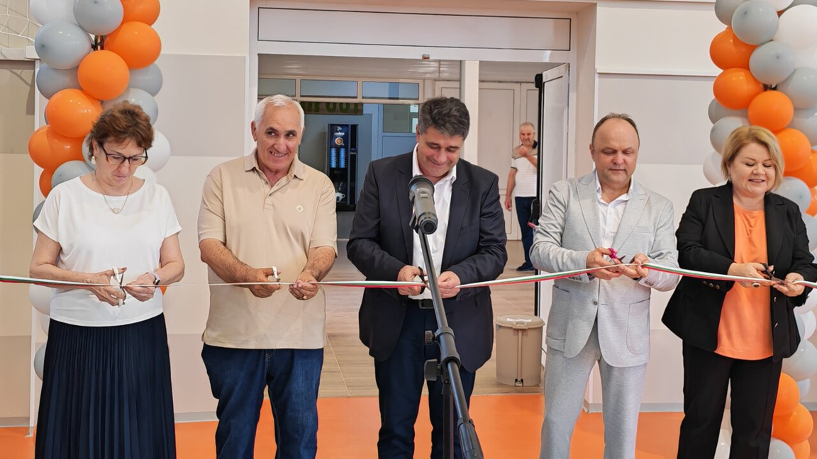 Dulovo’daki Meslek Lisesi modern spor salonuna kavuştu
