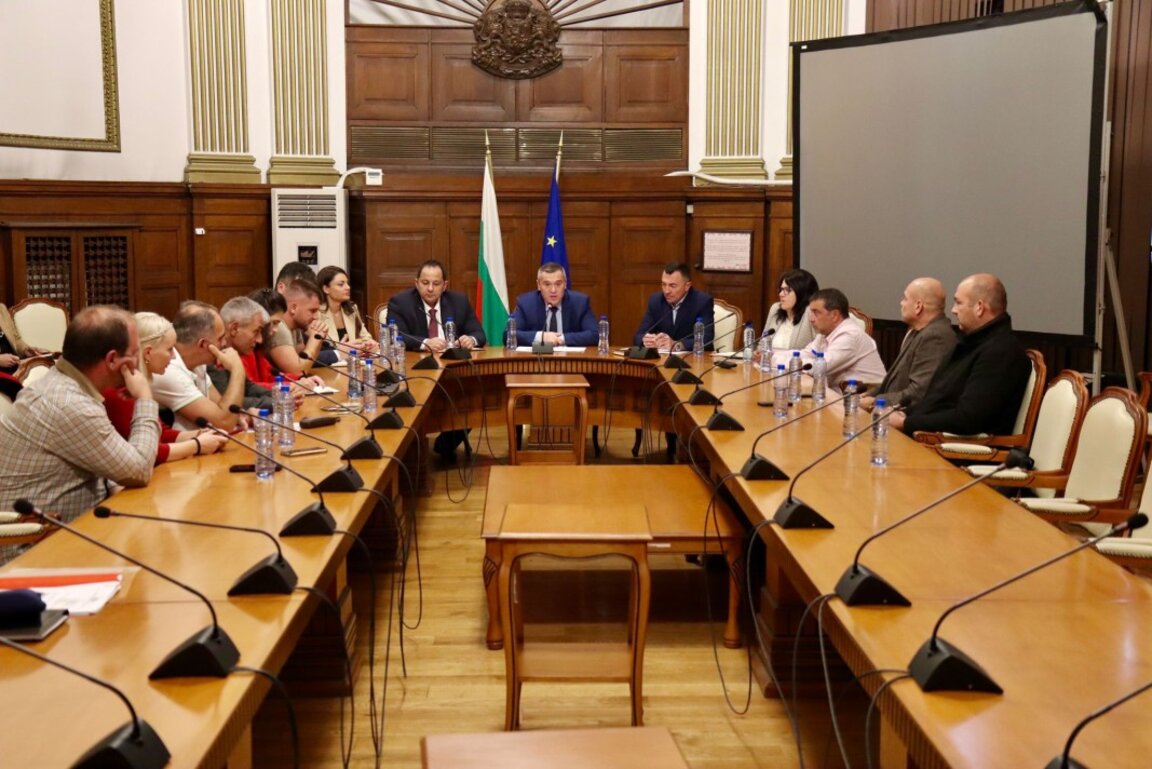 Без конкретни решения на срещата по казуса "украинска помощ"