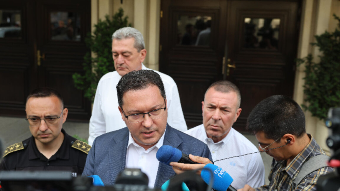 Даниел Митов: Пожарите намаляват, най-сложна е обстановката в Струмяни