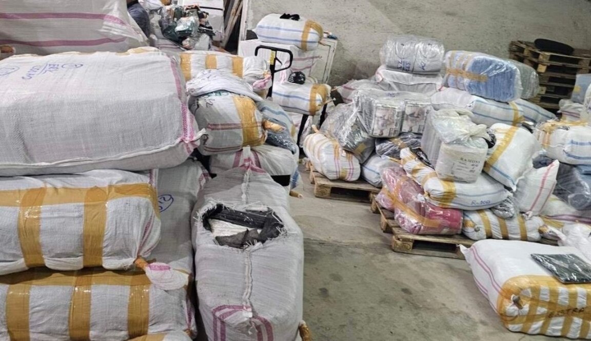 Задържаха близо 30 000 фалшиви стоки с лога на световни марки на МП Лесово