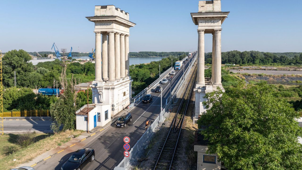 Открывают движение по отремонтированному участку Дунайского моста у Русе
