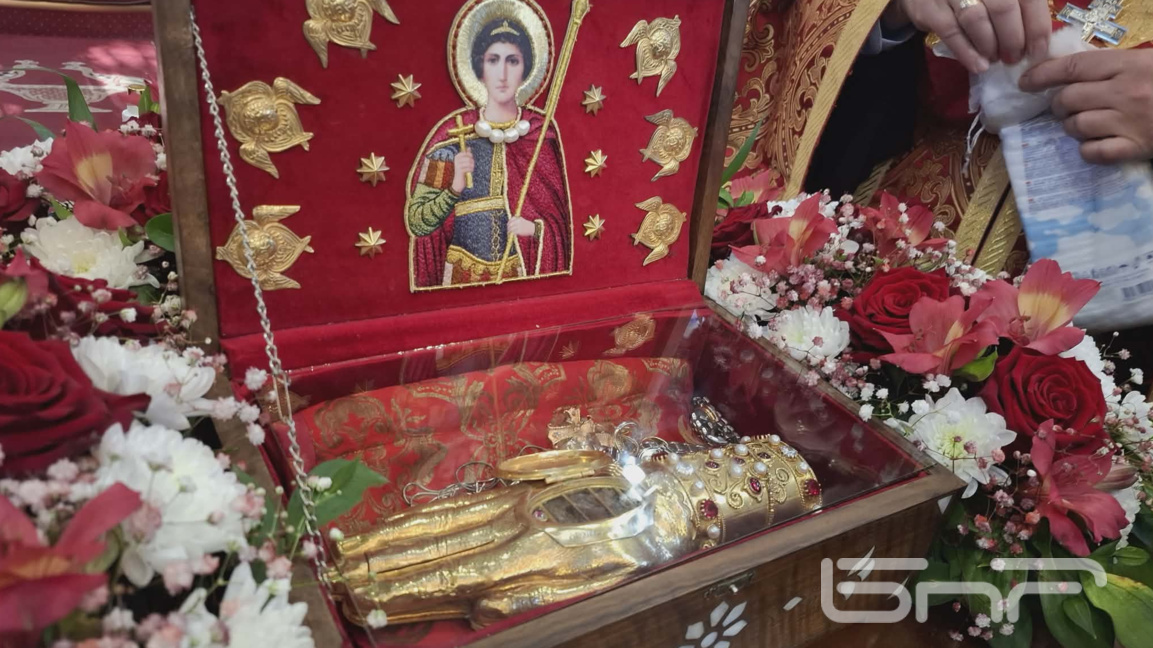 Бургас посрещна честната ръка на Свети Георги Победоносец (ВИДЕО)