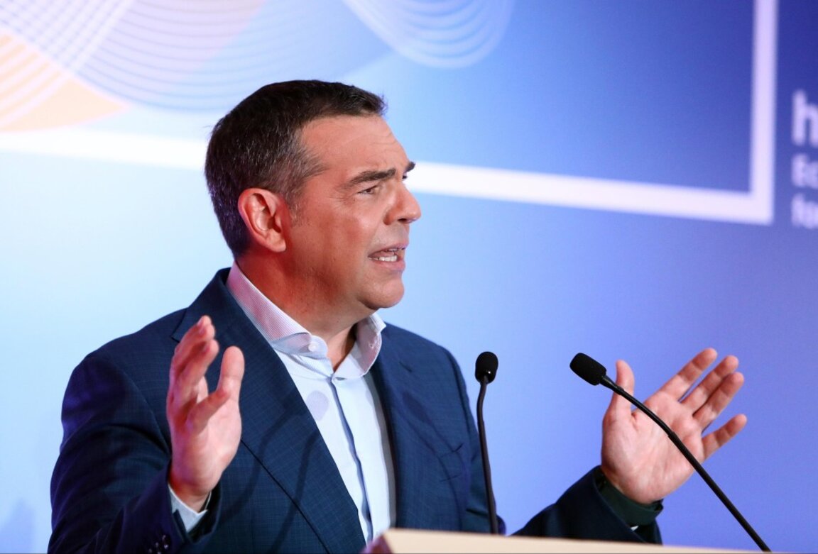 Алексис Ципрас изнася реч по време на петата среща на Economist Impact, озаглавена "Югоизточна Европа като мост на сътрудничеството и растежа", в Солун, 5 септември 2025 г.