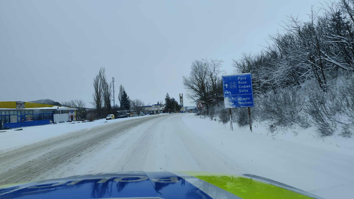 Заснежени са пътищата около Шумен