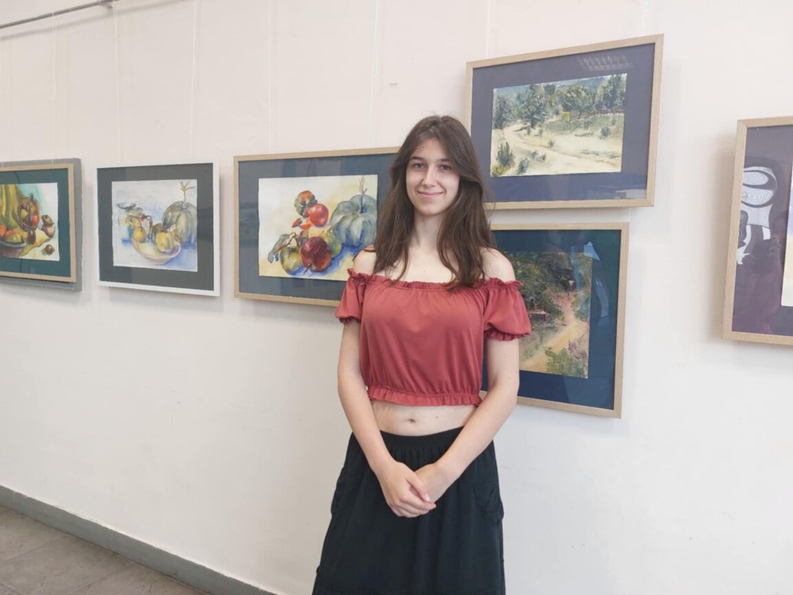 Млада художничка с красива изложба в Радио Пловдив