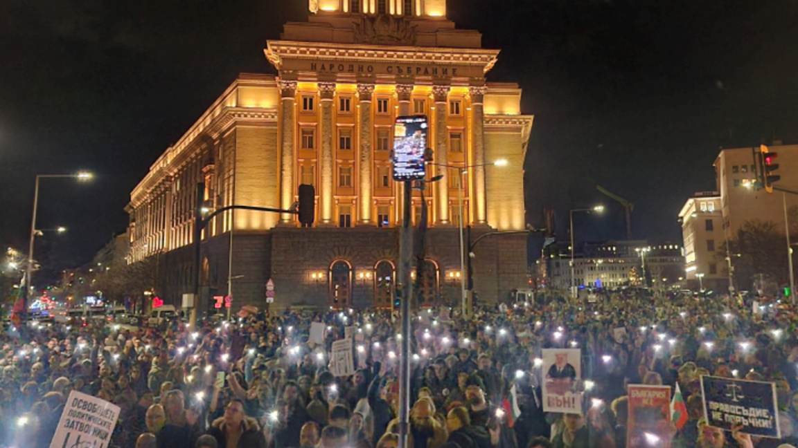 Опозиција позива на блокаду парламента