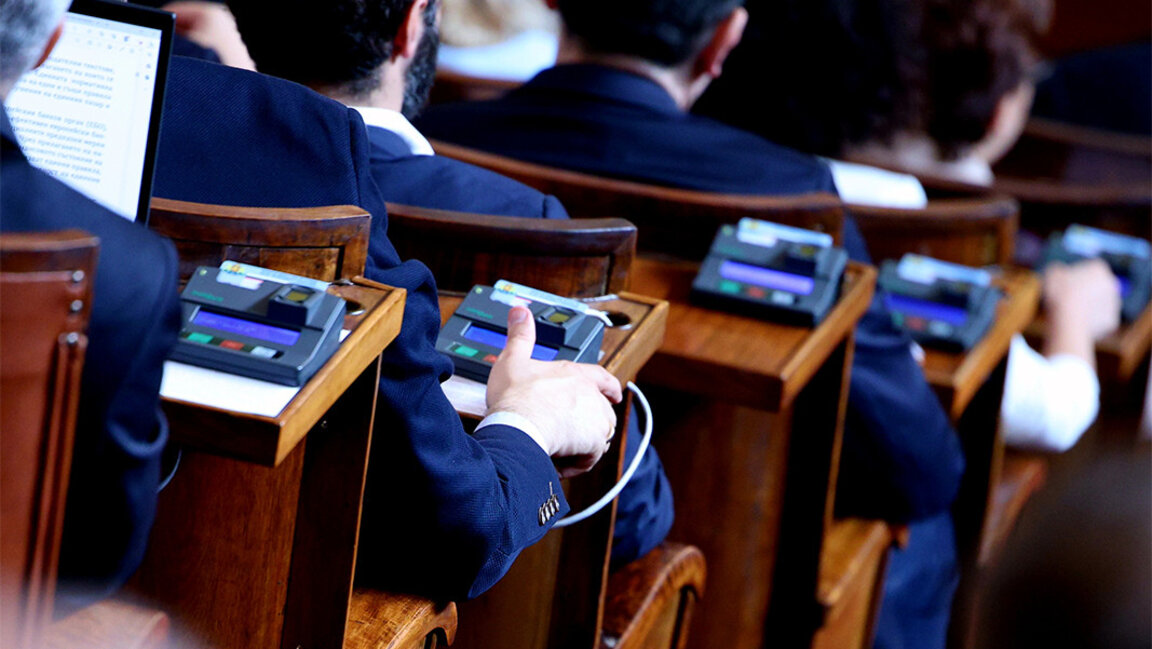 Parlamenti hodhi poshtë heqjen e derogimit për importin e naftës ruse