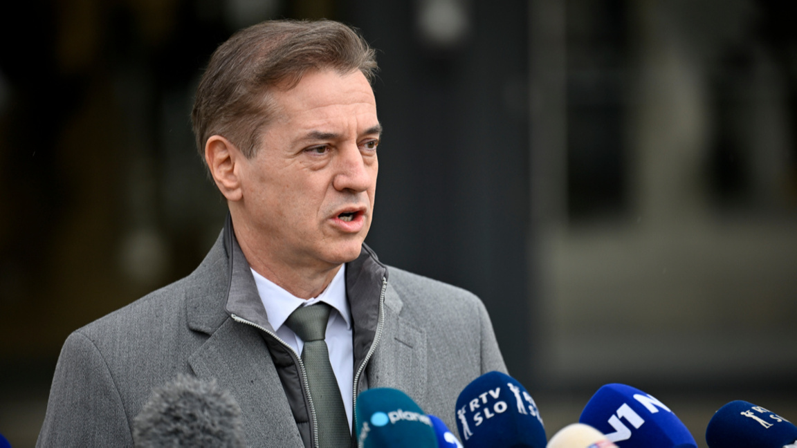 Роберт Голоб