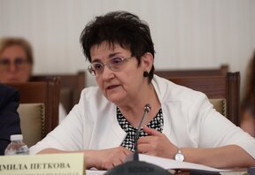 Финансовият министър Людмила Петкова е приела да остане на поста и в новия служебен кабинет