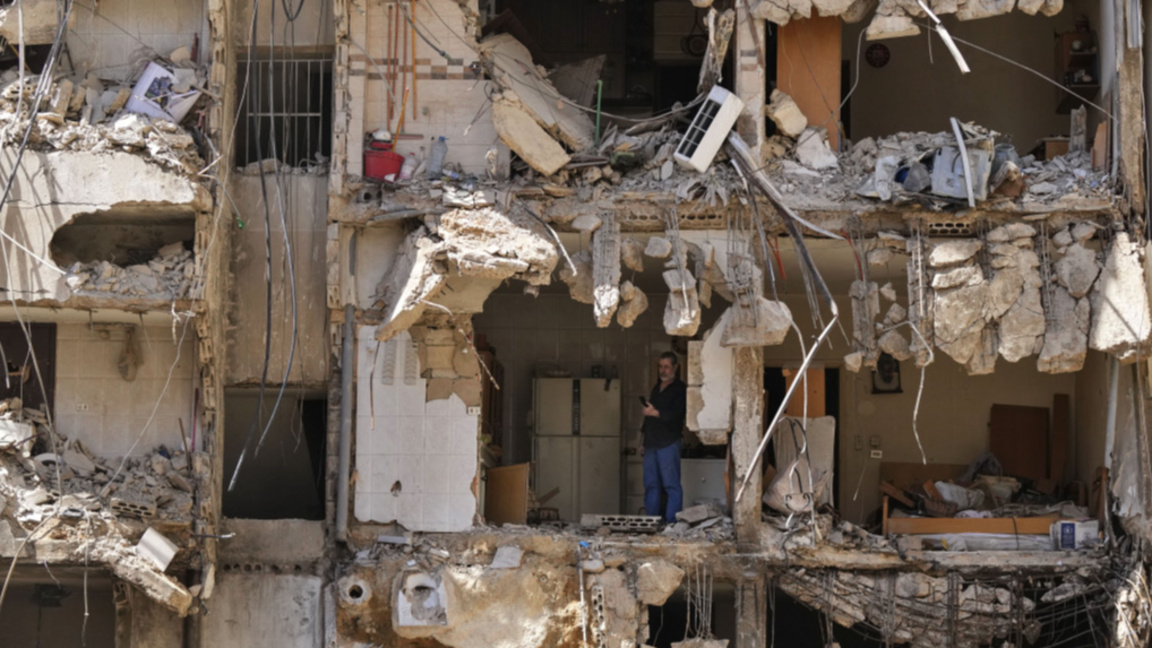 Поразена от израелски удар сграда в южните предградия на ливанската столица Бейрут