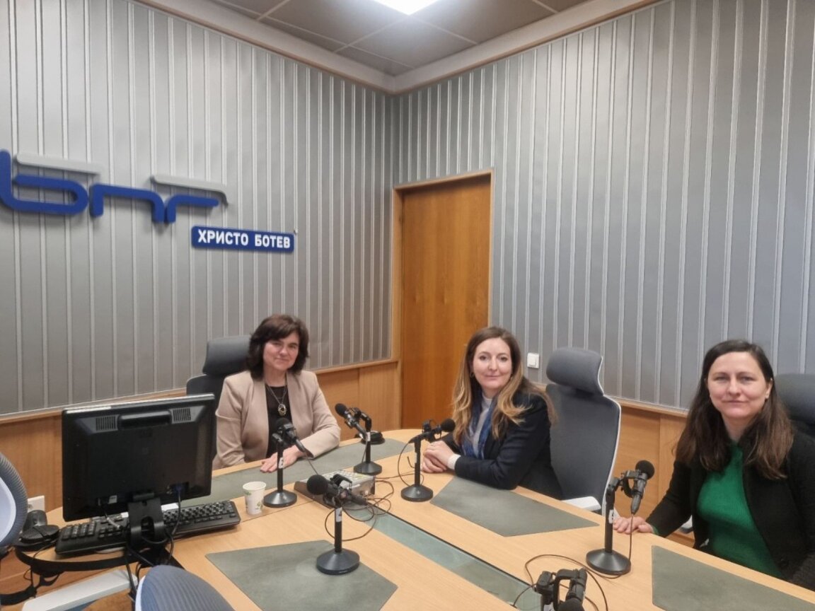 Мануела Несл, преводачката на разговора Росица Петкова и водещата - Нина Цанева