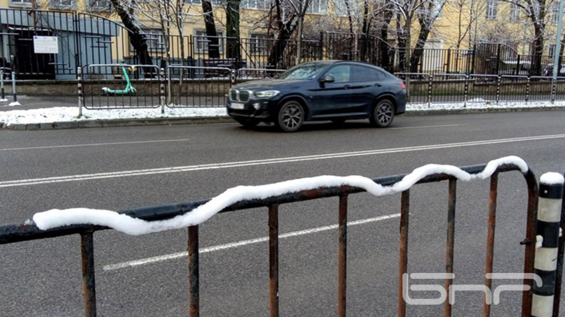 С умерен до силен вятър, без валежи, в София – от минус 4° до плюс 6°